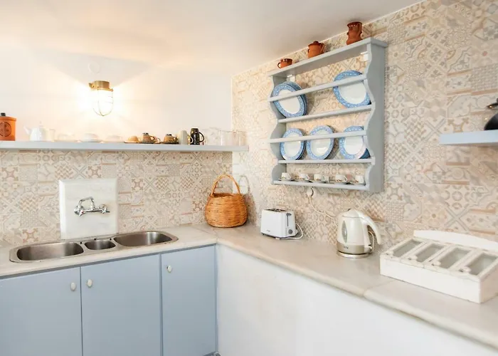 Albatross Agios Sostis (Tinos)