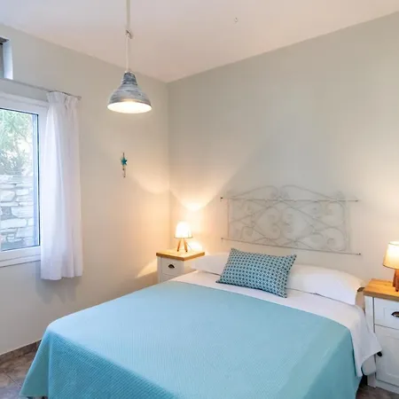 Albatross Holiday * Agios Sostis (Tinos)