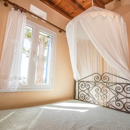 Albatross Holiday * Agios Sostis (Tinos)