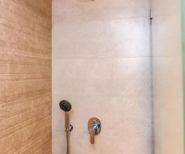 Albatross * Agios Sostis (Tinos)